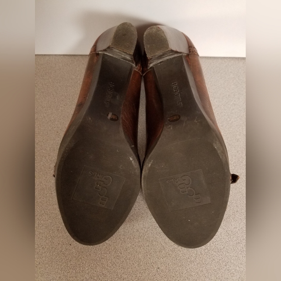 Used BCBGirls Brown Leather Low Platform Heels, Size 5.5 - Picture 12 of 13